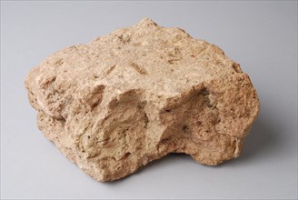 Earthenware brick, mixed shard, from the waste pit of Rotterdam pipe making, cloister wall brick building material earth