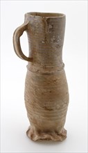 Stoneware jug, wide bandoor, on squeeze foot, jug soil found ceramic stoneware, hand-turned baked stoneware can be wide band ear