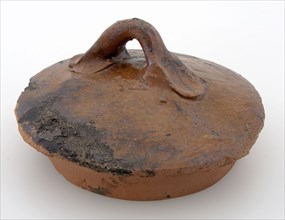 Pottery lid of cover, raised stand ring and horizontal sausage ear, lid closing part cover pottery earthenware earthenware glaze