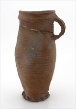 Stoneware jug, misbaksel with wide vertical ear, on squeeze, can crockery holder soil find ceramic stoneware, hand-turned baked