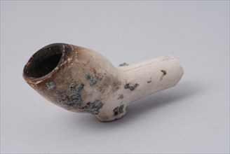 Clay pipe, unnoticed with smooth handle, clay pipe smoking equipment smoke floor pottery ceramics pottery h 2,9, pressed
