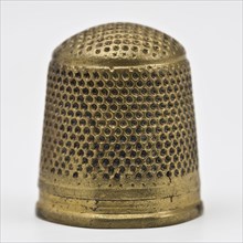Copper molded thimble with waffle pattern on the top, thimble sewing kit soil find copper metal, cast Copper molded thimble with