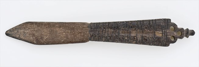 Legs cut from one piece in the style of Jan de Brij, knife cutlery soil find bone, archeology Rotterdam Kralingen-Crooswijk