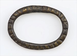 Brass oval buckle, decorated around with battles, buckle fastener component soil find brass metal, archeology Rotterdam