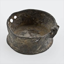Tin salt vessel, low container with frame of lid, salt vessel crockery holder soil find tin metal, cast Tin salt vessel