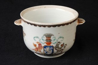 White pot with coat of arms and birds of prey, kandijpot pot bowl tableware holder ceramic porcelain glaze, baked glazed painted