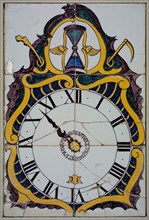 Ludolf Bakhuijzen of Arend Bakhuijzen of atelier Bakhuijzen, Tile-panel, yellow, blue, purple and green on white, clock