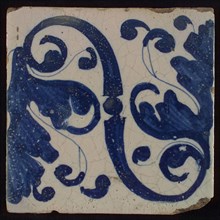 Tile, blue on white, diagonally an S-shaped volute and stylized leaf ornaments, tile picture material fragment ceramic