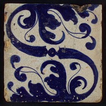Tile, blue on white, diagonally an S-shaped volute and stylized leaf ornaments, tile picture footage fragment ceramics pottery