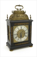 William Gib, Black table-topper with double-basket and in richly engraved backplate, clock clock timepiece measuring instrument