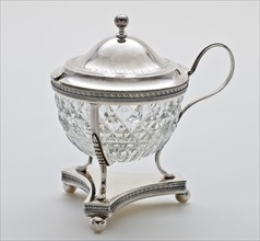 Silversmith: Gerardus Peeters, Glass mustard pot with silver stand, ear and lid, mustard pot pottery holder silver glass lead