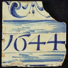 Tile of chimney pilaster, blue on white, between two blue shaded edges 1644, above part of floral motifs, chimney pilaster tile