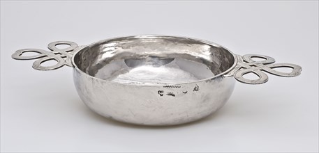 Silver brandy bowl with two handles, brandy bowl bowl holder silver, driven cast engraved Round completely smooth bowl