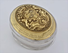 Silversmith: Louis de Haan, Silver tobacco box with partly gilded lid bearing the Rotterdam coat of arms and inscription