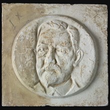 Leendert Bolle, Casting of penny, with relief, inside circle man's portrait, three quarters, casting of sculpture gypsum, signed