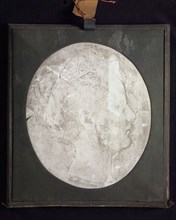 Pier Pander, Oval casting, low relief, portrait Wilhelmina, in profile, to the right, casting sculpture gypsum, signed Pier