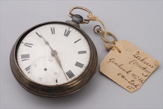 Johnson, Edward, Pocket watch with white-enamel dial and gold hands with dust cover in outer box and winding-up key