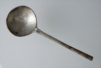 Spoon with almost round bowl and flat handle, spoon cutlery soil find tin, cast Straight handle end flat rectangular steel round