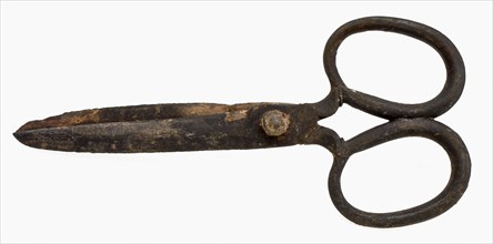 Large tailor's scissors or textile scissors of iron and with extra long axis of rotation, scissor cutting tool soil finds iron