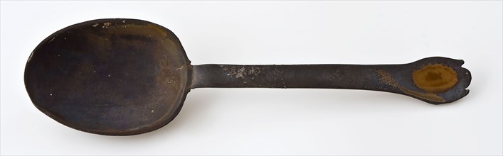 Pewter spoon with rat tail under spoon, flat handle, spoon cutlery soil find tin metal, archeology Rotterdam City Triangle