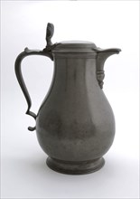 Tinsmith: Johannes Daniël Druy, Jug with pear-shaped body, hinged lid with sneb and thumb rest in shell shape and question mark