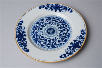 White plate with blue floral pattern and brown border, Delftware, plate crockery holder ceramic earthenware glaze, baked painted