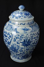 Storage jar with blue flower and leaf decoration, lid jar stock jar jar holder soil find ceramic porcelain glaze, baked painted