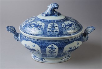 Porcelain tureen with lid, in blue Oriental figure with flowers, terrine crockery holder ceramic porcelain glaze, baked painted