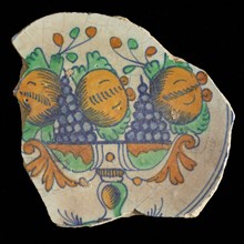 IA (?), Ground fragment majolica dish with polychrome fruit bowl in the mirror, signed, dish plate tableware holder soil find