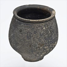 Earthenware cup, ball model small stand, roughly varnished earthenware, Roman, drinking cup drinking utensil holder soil find