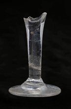 Stem of chalice on foot, slender and short trunk, pontil brand, drinking glass drinking utensils tableware holder fragment soil