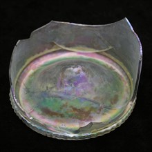 Foot of beaker with serrated glass wire along the foot edge, pontilmark, beaker drinking glass drinkware tableware holder