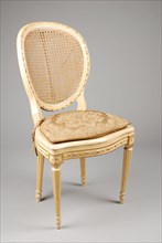 Cream-white Louis Seize medallion chair, medallion chair straight chair seat furniture furniture interior design wood elm wood