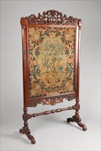 Walnut wood fire screen with Régence wood carving, fire shield fire screen furniture wood walnut textile wool silk, embroided