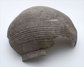Fragment stock pot on lens bottom, ball round, gray shard, storage jar pot holder fragment earthenware ceramic pottery, hand