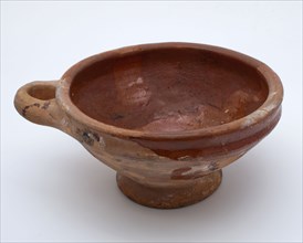 Earthenware bowl or bowl with lying ear, stand ring, internally glazed, papkom holder soil found ceramic earthenware glaze lead