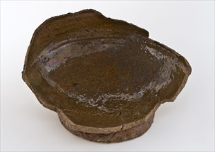 Fragment of room comfort on stand, completely glazed, pot holder sanitary earthenware ceramic earthenware glaze lead glaze, ring