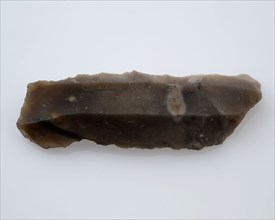 Flint blade of gray flint, klij soil found flint, chopped Blade of gray flint from the stone age or bronze age Dirt white spots