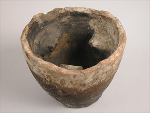 Foot of pottery pot from the lead white industry, three lobes on the inside, pot holder fragment earthenware pottery earthenware