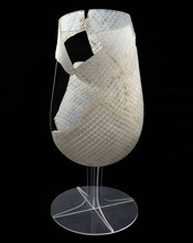 Fragment of façon de Venise goblet in vetro reticello, drinking glass drinking utensils tableware holder fragment soil find
