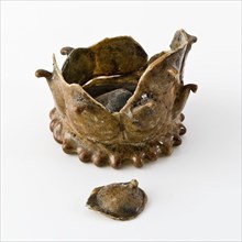 Fragment of soil, stand ring and trunk of berkemeijer, drinking glass drinking utensils tableware holder soil find glass forest
