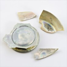 Fragments of foot, bottom, wall and edge of scale, scale fragment ground find glass, calculated) free blown and formed Four