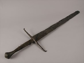 Short two-hand sword with brass braiding of the hilt, sword, sheathed weapon, soil found, iron, brass metal, lg, 79.0, w 28.8