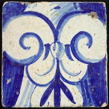 Tile of chimney pilaster, blue on white, part of column with curly ornament with central mask, chimney pilaster tile pilaster