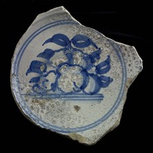 Soul of majolica dish, misbaksel, decorated with blue pears in the mirror, dish crockery holder soil find ceramic earthenware