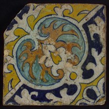 Ornament tile, central kidney-shaped green and brown floral shape, corner motifs, quarter rosette and saving technique, wall