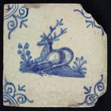 GG, Animal tile with lying deer, blue decor on white ground, corner filling ox's head, marked, wall tile tile sculpture ceramic