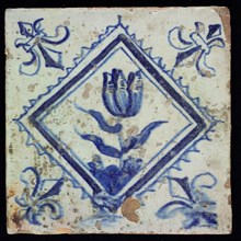Flower tile with tulip in serrated square, blue decor on white ground, corner filling: lily, wall tile tile sculpture ceramic