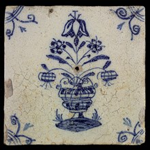 Flower tile with large flower pot, blue decor on white ground, corner filling: ox head, wall tile tile sculpture ceramic