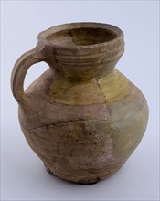 Andenne jug fitted to four standfins, jug crockery holder soil find ceramic earthenware glaze, hand-turned glazed fried Andenne